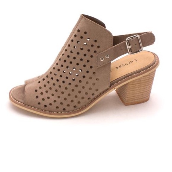 Chinese Laundry Shoes - 🌿Peep toe ankle strap mules in grey